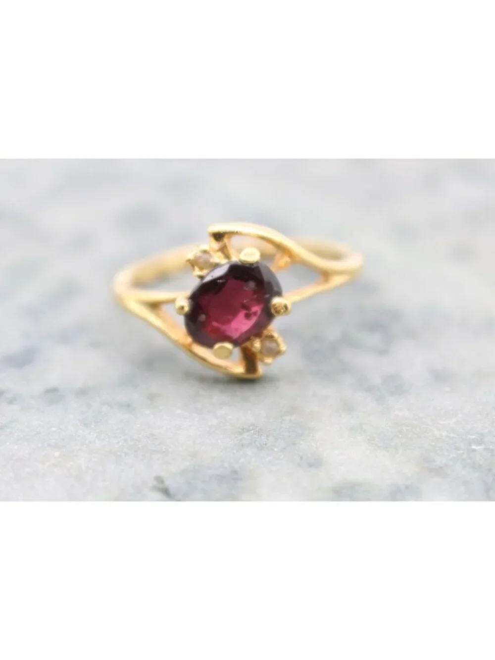 Amethyst Gemstone and Clear Rhinestones Ring Gold Tone Size 7.5 Elegant Dainty